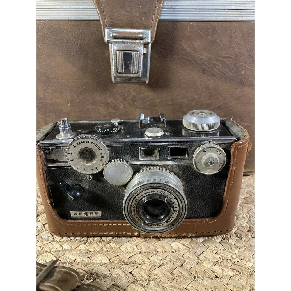 Argus C3 Black Range Finder 35mm Camera f/3.5 50mm Argus Cintar Lens Untested